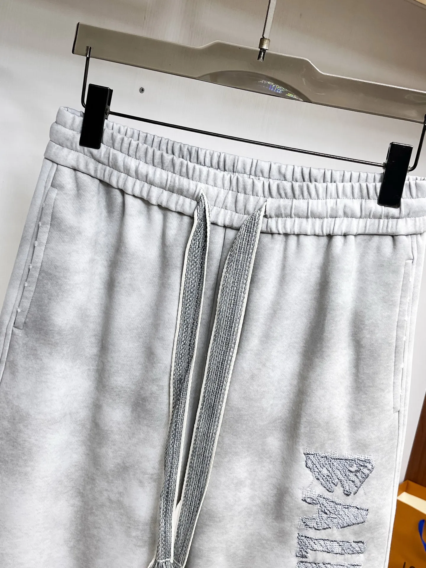 Balenciaga 🆕2026 Autumn and Winter New Arrival Casual Pants! The official website will be released simultaneously. Brand Classic LOGO casual pants, customized fabrics, excellent comfort and strong touch. Highly recognisable, perfect appearance and craftsmanship. Size:M-3XL
